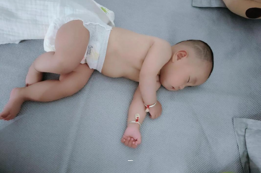 辽宁宝宝胳膊上起红疙瘩